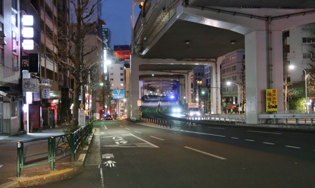 西麻布ー早朝の西麻布の交差点1